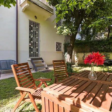 Contempora - Charming Liberty-style With Garden And Parking Near Life *