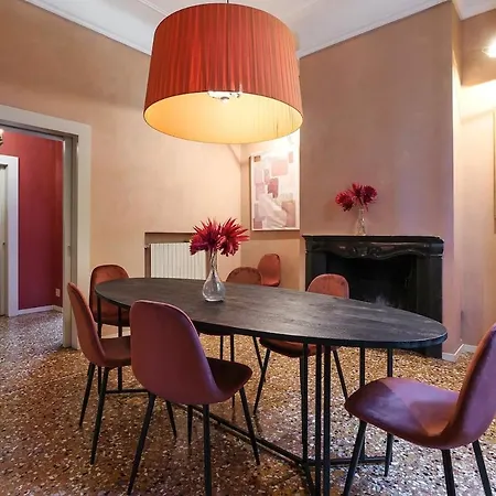 Contempora - Charming Liberty-style With Garden And Parking Near Life
